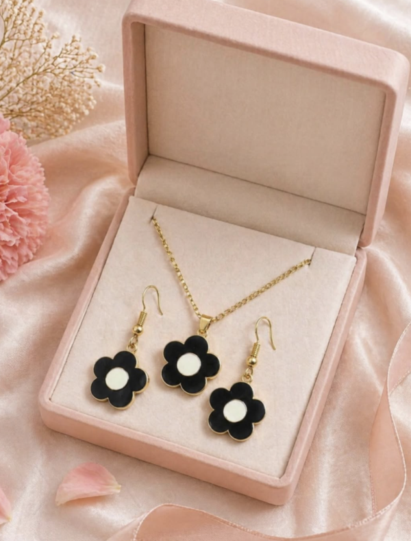 Daisy Charm Set