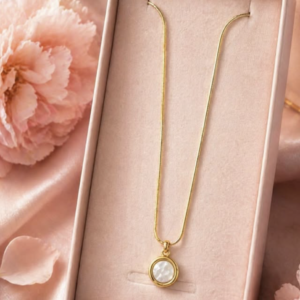 Minimal round pendant