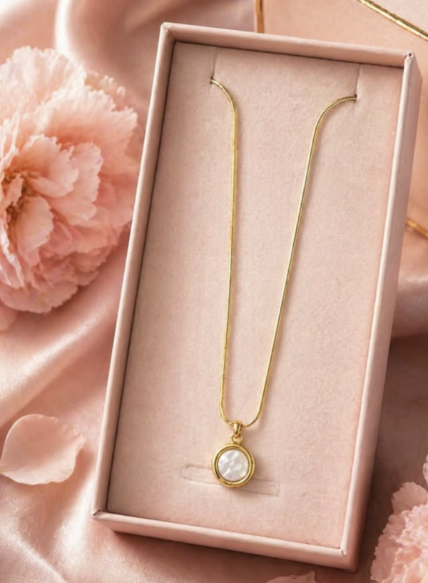 Minimal round pendant